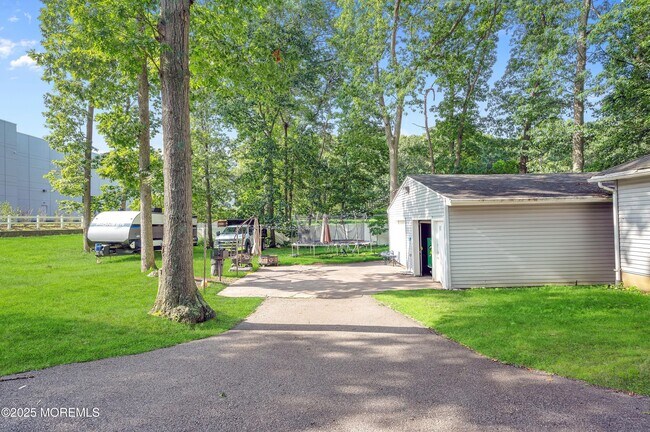 Building Photo - 1424 Shafto Rd