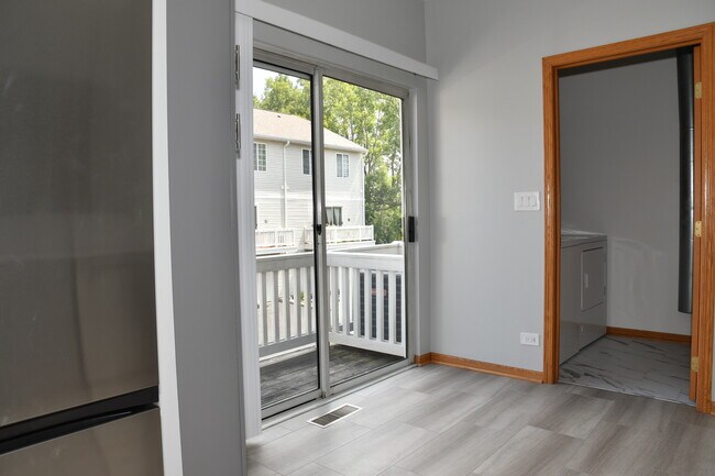 Building Photo - 3467 Ravinia Cir