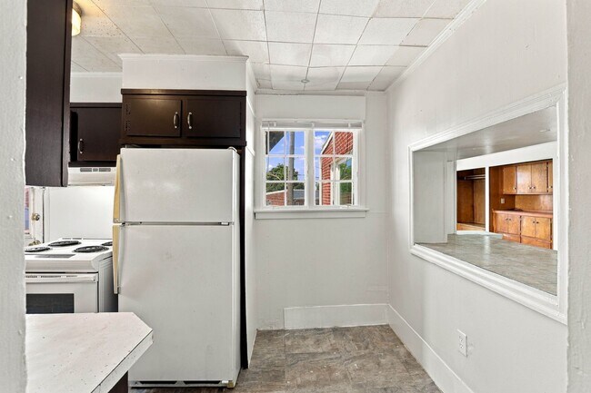 Building Photo - 849-851 Manor St