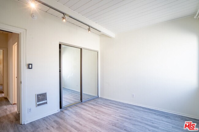 Building Photo - 12014 Kling St