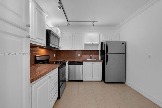 Building Photo - 2851 NE 183rd St