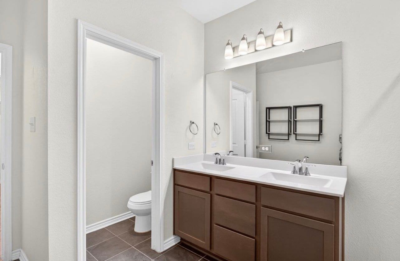 Building Photo - 223 W Granite Shrs Dr