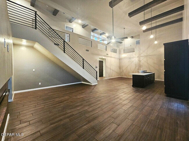 Building Photo - 13185 Tiverton Rd