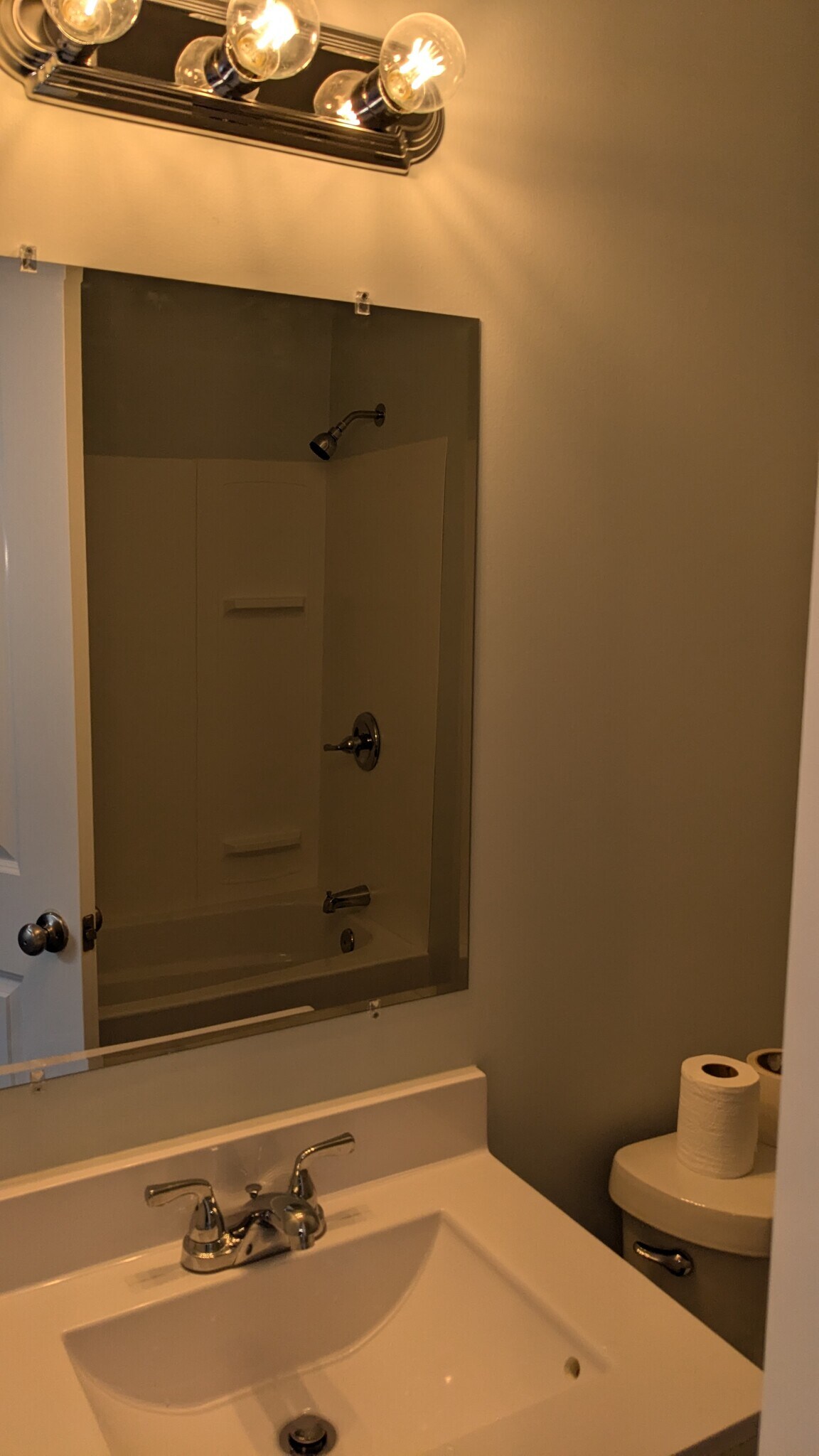 Building Photo - 322 W Maple St