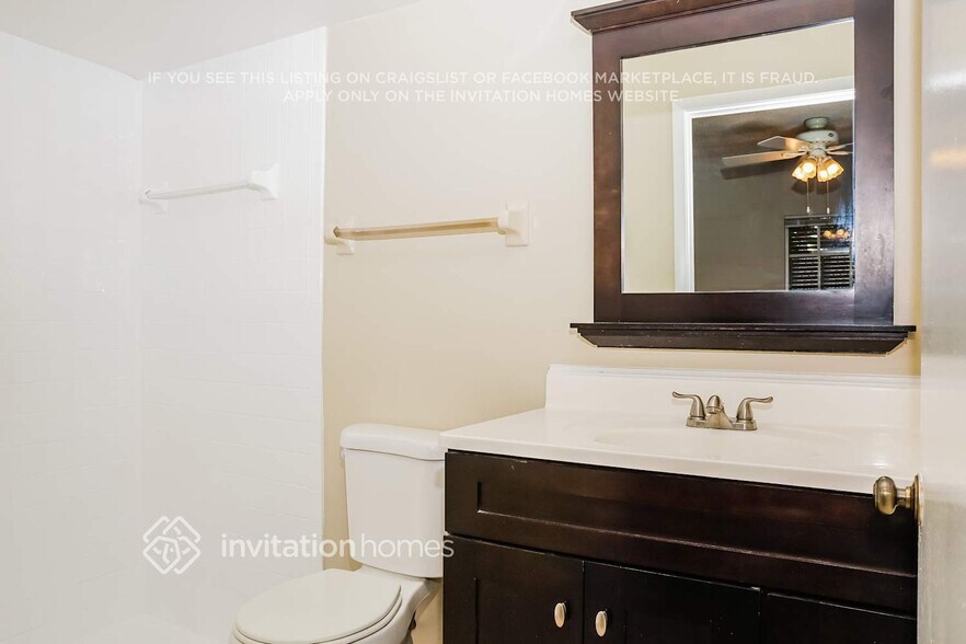 Building Photo - 756 Leeward Rd