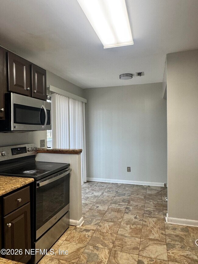 Building Photo - 8343 Westover Ct