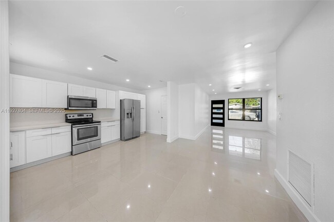 Building Photo - 2318 Scott St