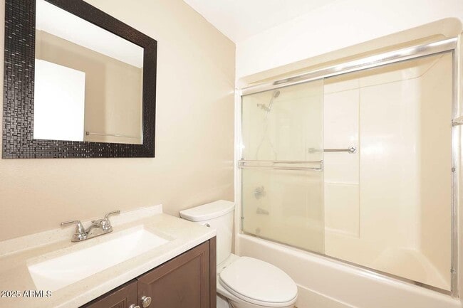 Building Photo - 944 S Valencia