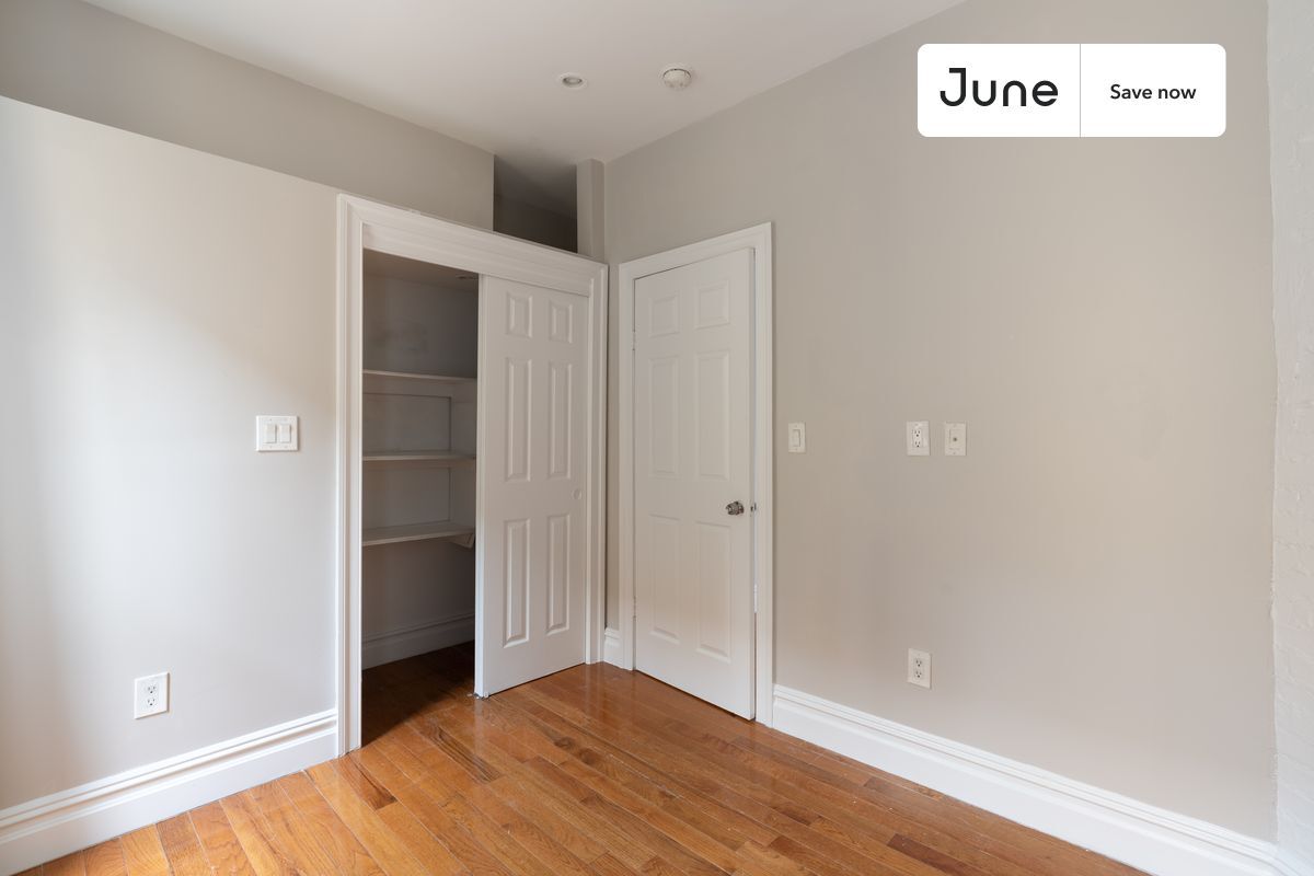 Building Photo - 826 9th Ave