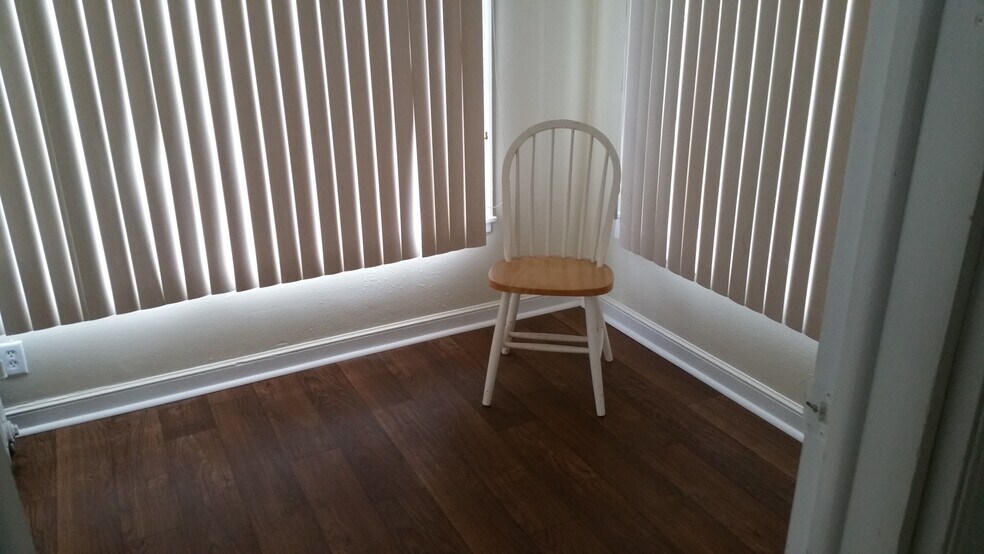 Building Photo - 224 S Park St