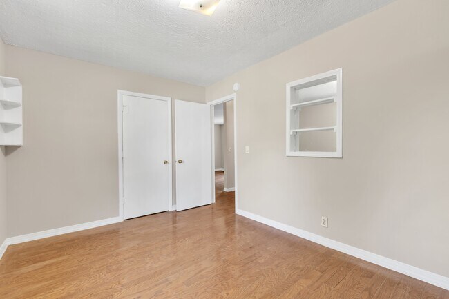 Building Photo - 844 Circle Dr