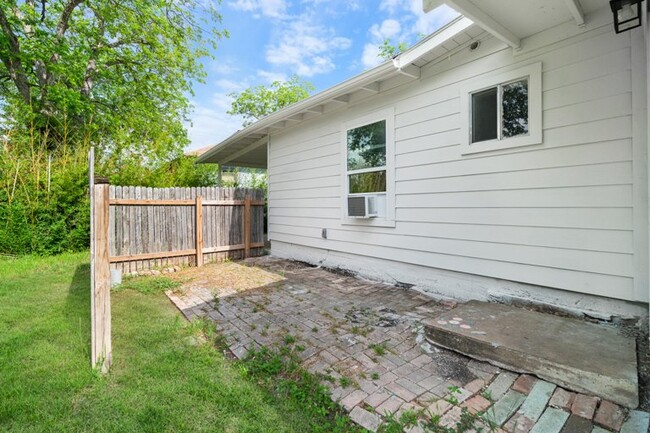 Building Photo - 407 Lovera Blvd
