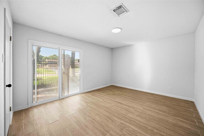 Building Photo - 16202 Mill Point Dr