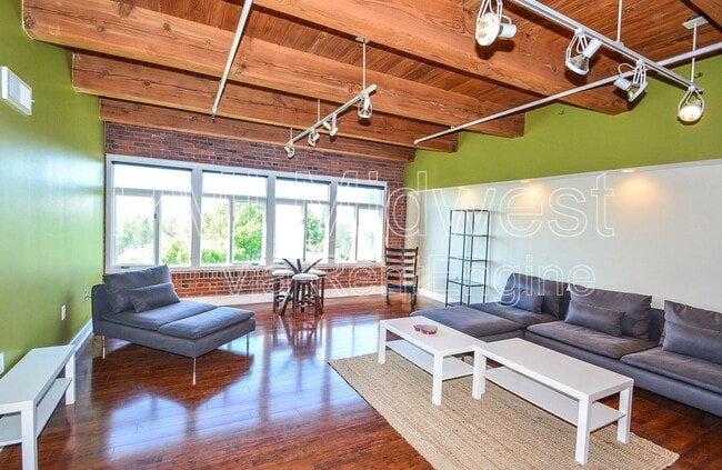 Building Photo - 430 N Park Ave