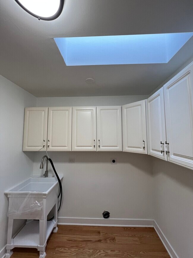 Building Photo - 1545 Winnetka Rd