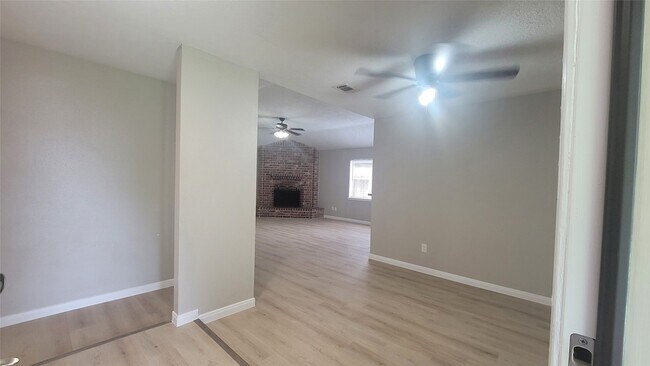 Building Photo - 22131 Pearl Lake Dr