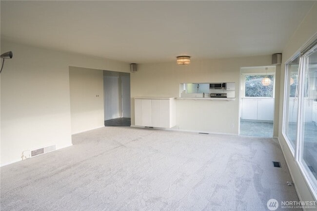 Building Photo - 3bd/1.75ba Bellevue Home