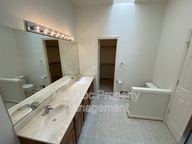 Building Photo - 106 Batley Ct
