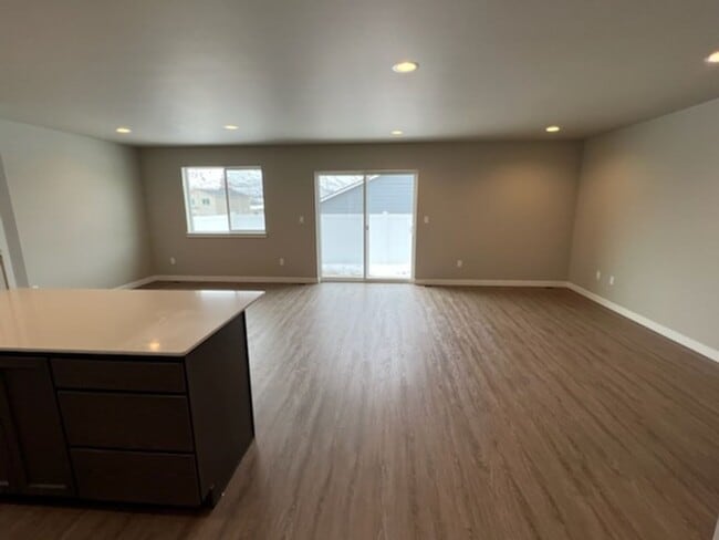 Building Photo - 3 bed/2 bath rambler style home! Attached garage, fenced back yard & A/C!