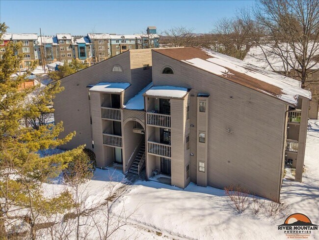 Building Photo - Large Efficiency minutes from Virginia Tech