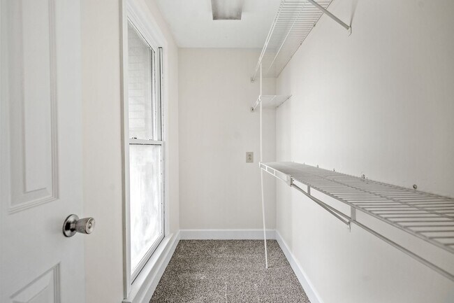 Building Photo - 108 Rolling Meadow Dr
