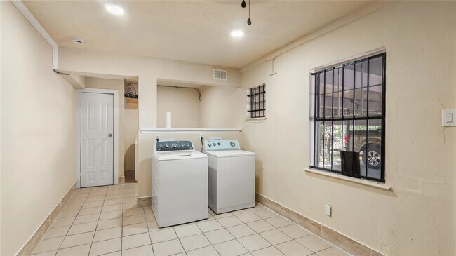 Building Photo - 2819 Berry St