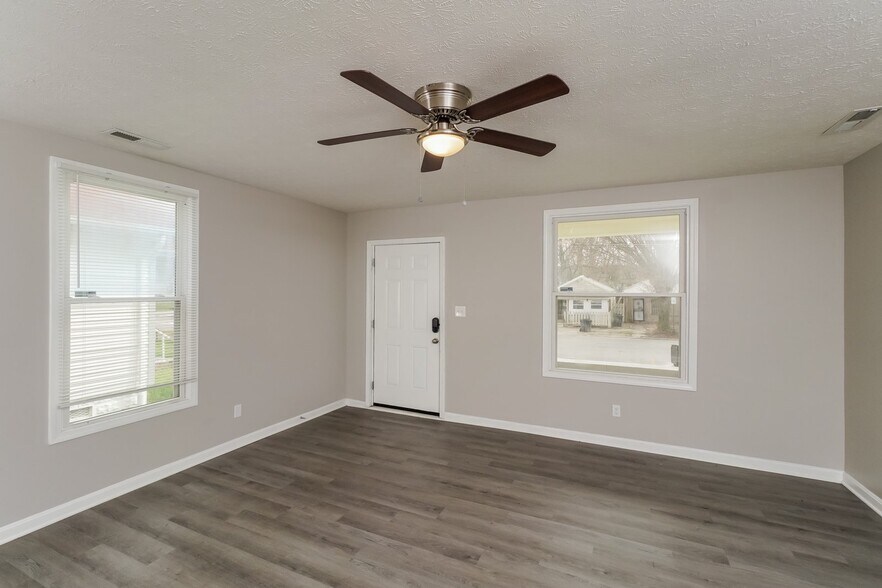 Building Photo - 1729 W Ormsby Ave