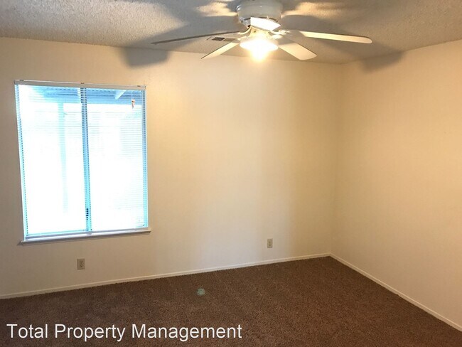 Building Photo - 3 br, 2 bath House - 5233 W. Iris Ct.