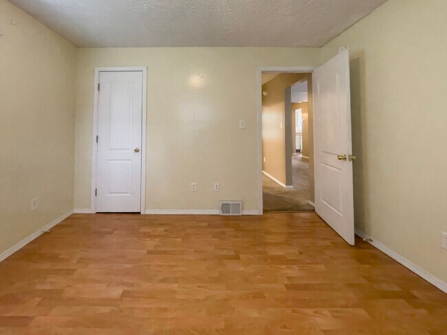 Building Photo - PRELEASING for AUGUST! Walk to Ball State! Bright 4BR Home with Fireplace