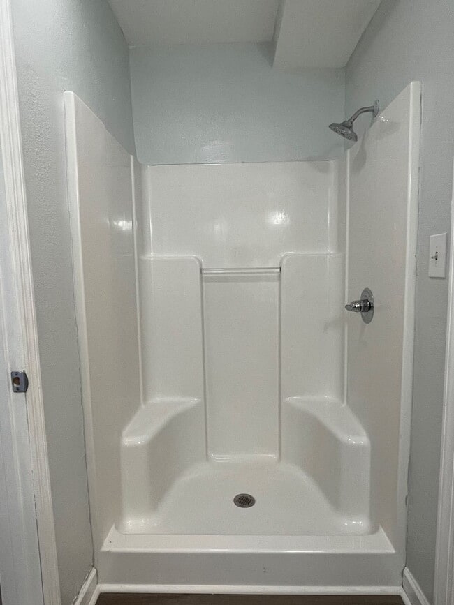 Building Photo - 489 W Outer Dr