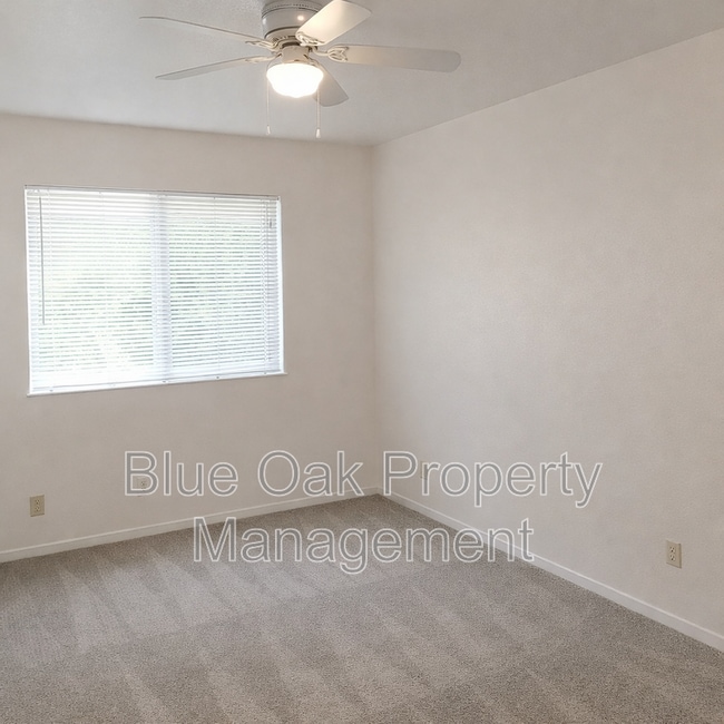 Building Photo - 635 Ivy St