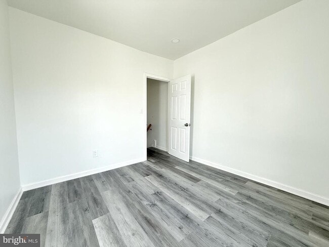 Building Photo - 1520 S Myrtlewood St