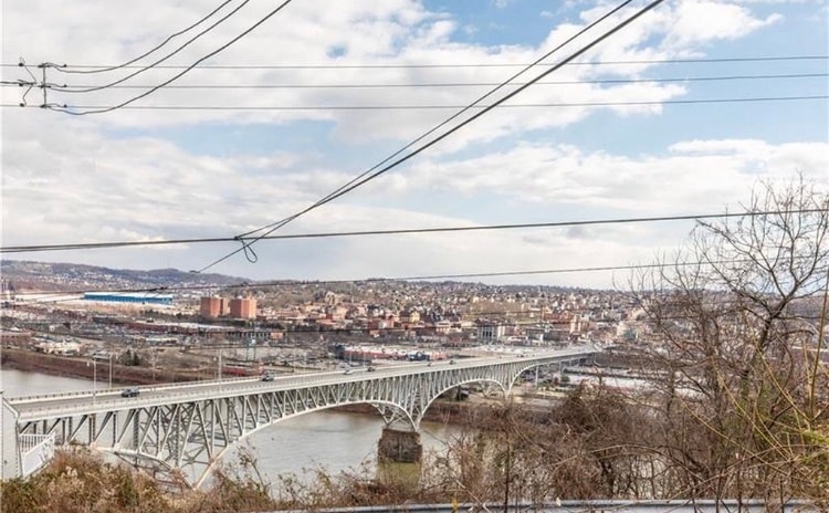 Building Photo - 225 Desdemona St