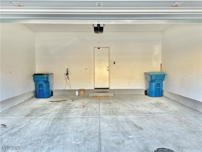 Building Photo - 49 Alamere Falls Dr