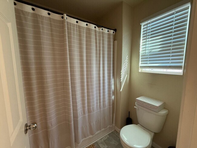 Building Photo - Beautiful 2-Story, 3 Bedroom, 2½ Bathroom ...