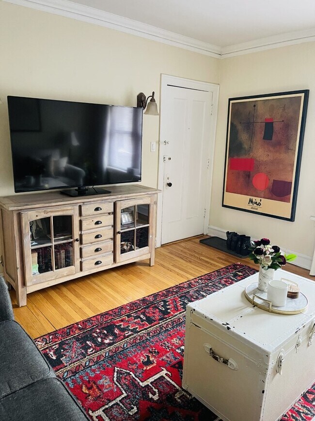 Building Photo - 4038 N Southport Ave