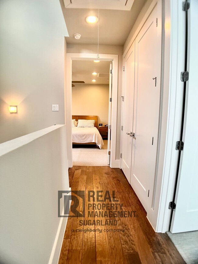 Building Photo - Luxurious Three Story Townhome!