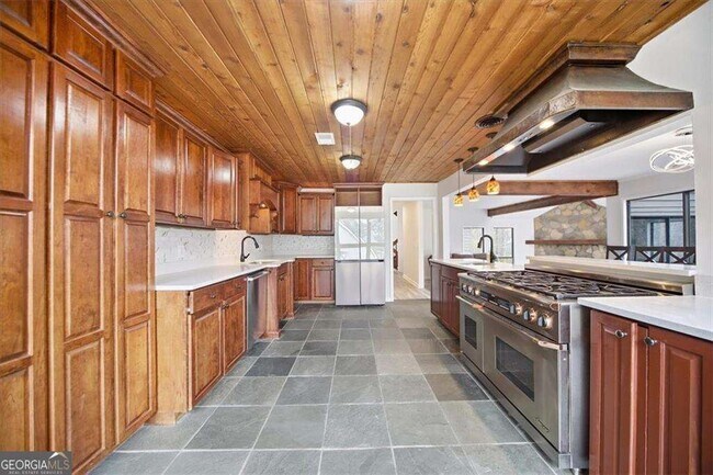 Building Photo - 530 Matterhorn Way