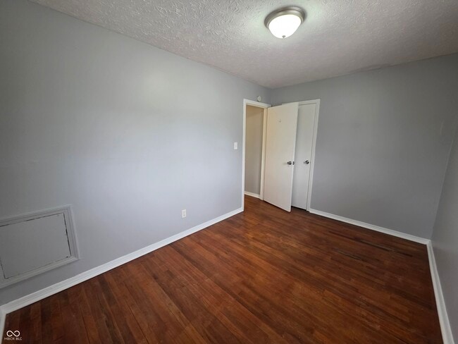 Building Photo - 86 S 6th Ave