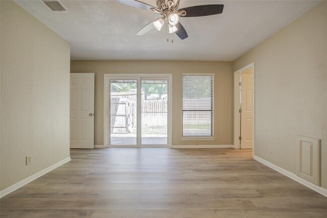 Building Photo - 306 Corral Ln