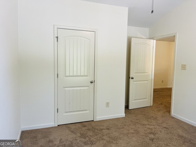 Building Photo - 369 Cliffhaven Cir