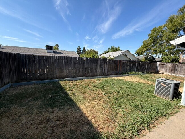 Building Photo - 8267 Moorhaven Way