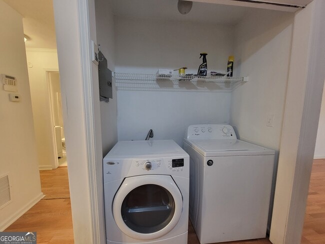 Building Photo - 1086 Summer Brook Anx