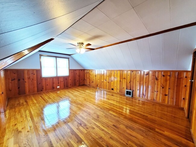 Building Photo - 3 Bed - 2 Full Bath Cape Cod for Rent!