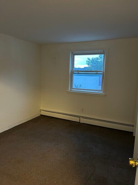 Building Photo - 509 Burnside Ave