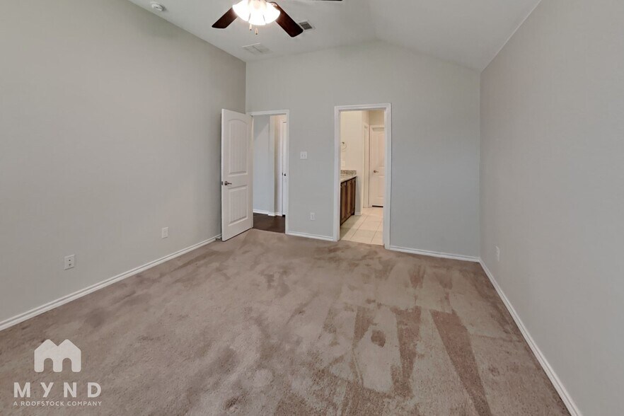 Building Photo - 529 Paloma St