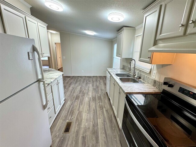 Building Photo - 16513 Desert Star Dr