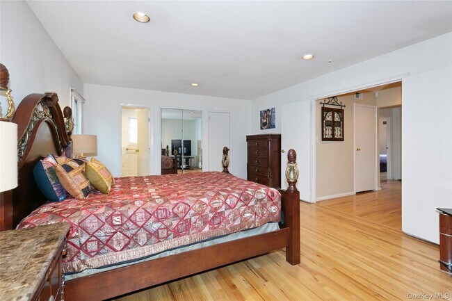 Building Photo - 123 South Dr