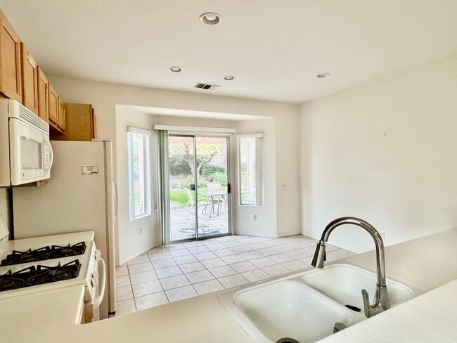 Building Photo - 78686 Hampshire Ave