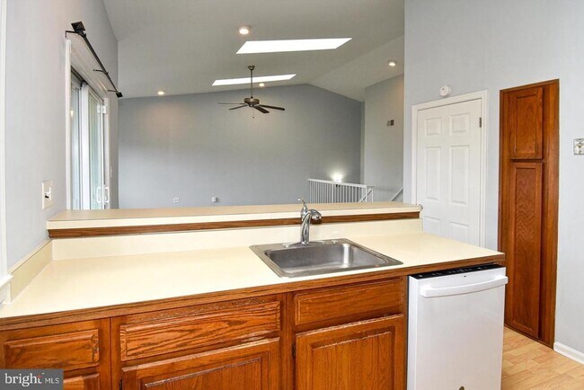 Building Photo - 4056 Grays Pointe Ct